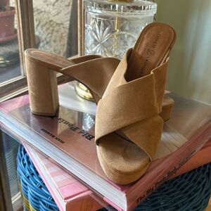 Chinese laundry platform chunky heel size 9